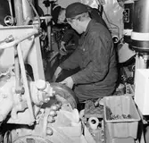 Lyft av motor från kaj till maskinrum T 126