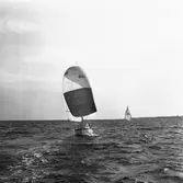 Segelbåten Viggen och L 32 till sjöss 