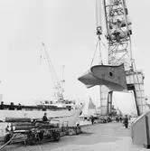 Lyft av akterstäv från verkstadskajen M/s Garm