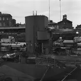 Skyddsglasögon, skyddskor och hjälm. Varvet runt