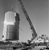 Lyft av oljetank till nya plastverkstan