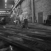 Gjutning av golvet i plåt och svetsverkstan