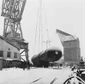 Lyft av absorptionstorn i 100 tons kranen