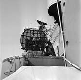 Lyft av radarantenn från Kryssaren Göta Lejon