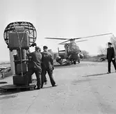 Lyft av radarantenn från Kryssaren Göta Lejon