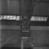 Kvinnlig svetsare och traversförare