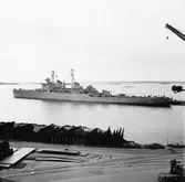 Kryssaren Latore vid verkstadskajen