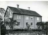 Svedvi sn, Hallstahammars kn, Fågelsjö.
F.d. kaptensboställe vid Västmanlands regemente, 1949.