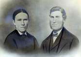 Maria Carolina Niklasdotter Magnusson (1838 - 1930) och maken Karl August Magnusson (1848 - 1885). De bodde i Apelgården 1:3 