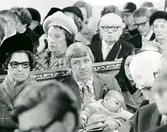 Återinvigning av Kållereds kyrka 2/5 1976. Bakre rad från vänster: Hjördis Magnusson (i vit hatt) och Gunnar Alander (tidigare kantor).
Främre rad från vänster: Dagmar Svensson (i rutig kappa) och Gerhard Bengtsson med sin lilla dotter i knäet (Sporred).