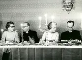 Samkväm i Församlingshemmet vid Biskopsvisitationen år 1966. Från vänster ses Anna Lisa Andersson, kyrkoherde Lennart Levén, prästfrun Märta Lindman och biskop Bo Giertz.