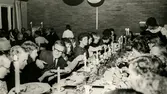 Samkväm i Församlingshemmet vid Biskopsvisitationen år 1966. Bland annat ses Astrid Eliasson.