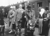 Svenskbyborna anländer till Jönköpings station med två chartrade tåg fredag 2 augusti 1929.