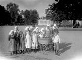 Barn till svenskbybor på Ryhovs kasernområde i Jönköping 1929.