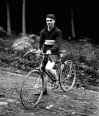 BERTIL JOHANSSON MED SIN TÄVLINGSCYKEL