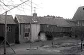 Skarprättargården, gårdssidan, på Vallby friluftsmuseum, Västerås.