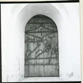 Torpa sn, Kungsör kn.
Torpa kyrka. Kyrkport 1947.