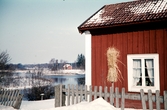 Hus vid vattnet, Helgevärma, Öjaby. 1957.