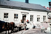 Lindgren & Brandt på Storgatan upphör. Växjö, 1958. Sett från innergården.