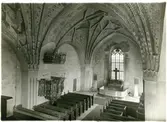 Tortuna sn, Västerås kn.
Tortuna kyrka, kyrkorummet från orgelläktaren. 1942.