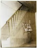 Tortuna sn, Västerås kn.
Tortuna kyrka. Trappa upp till orgelläktaren, 1980.