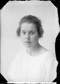 Ateljéporträtt - Inga Ringensson från Östhammar, Uppland 1922