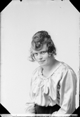 Ateljéporträtt - Bertha Frizell från Singö, Uppland 1922