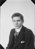 Ateljéporträtt - Wiktor Öberg från Simundö, Börstil socken Uppland 1921