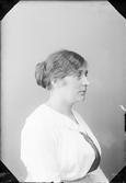 Ateljéporträtt - fru Johansson från Östhammar, Uppland 1922