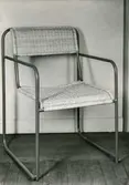 Stålrörsstol med armstöd och flätad sits och -ryggstöd. 1930-tal. Nordiska Kompaniet.