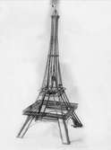 Modell av Eiffeltornet byggd av meccano. Nordiska Kompaniet.