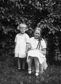 Ella och Mildred Johansson, Risätra. Ella f. 1917