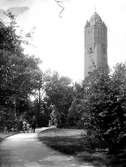 Stadsparken. Vattentornet i bakgrunden. Stadsparken anlades 1897, under Axel Anderssons ledning .