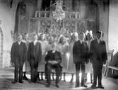Konfirmander och präst i Villberga kyrka, Uppland 1920
