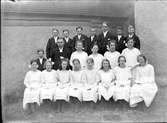 Konfirmander  och präst vid Funbo kyrka, Funbo socken, Uppland 1925