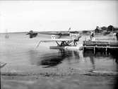 Sjöflygplan vid en brygga i Öregrund, Uppland i juli 1924