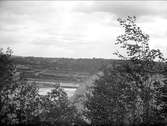 Landskapsvy med bebyggelse, sannolikt i Dalarna, juni 1915