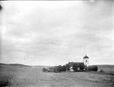 Landskapsvy med Vassunda kyrka, Uppland 1920