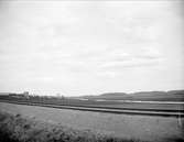 Landskapsvy med Örsundaån och Salnecke slott, Gryta socken, Uppland maj 1912