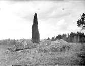Stenformation och hög en, Skogs-Tibble socken, Uppland maj 1933