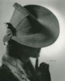 Fb, Porträtt av kvinna med hatt.