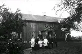 Gruppbild/Familjebild. Sanserd Svensson? Severin Leontina, Vilhem, Harry,Thure, Gunhild,Linnea, Annie. 1900-tal.