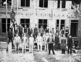 Byggnadsarbetare i arbete på Kollerö öster Uddevalla