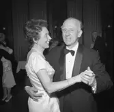 Sjösättningsmiddag för fartyg 182 T/T Gulf Hollander. Tveksamt om middagen hålls i Sverige.