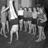 Handstående övning 1947