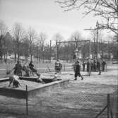 Vårbild från lekplats i Uddevalla 1947