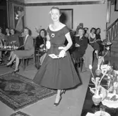 Enligt notering: Modevisning Köllerströms 14-4-55