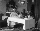 Enligt text skriven på glasplåten: 