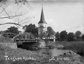 Enligt text på fotot: 