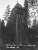 Enligt text på fotot: 